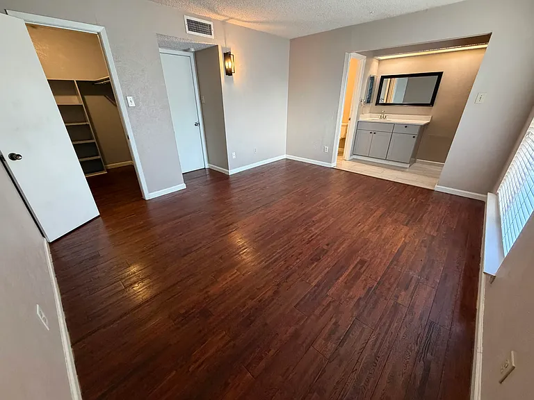 3902 Hardwood Ct — Photo 8