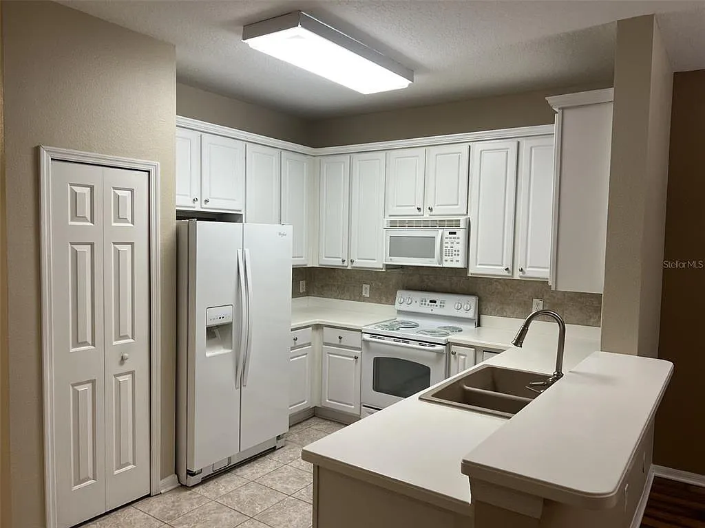 3 bed, 2.5 bath, 1846 sqft, $2,200 — Photo 2