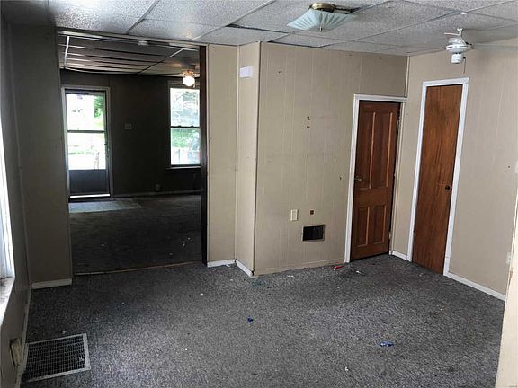 4th image of 4223 Wyoming St
