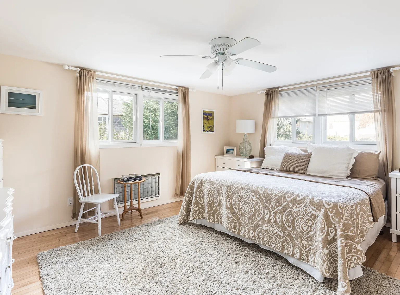 Prime Location in Montauk Harbor Near Bay Beaches — Photo 3