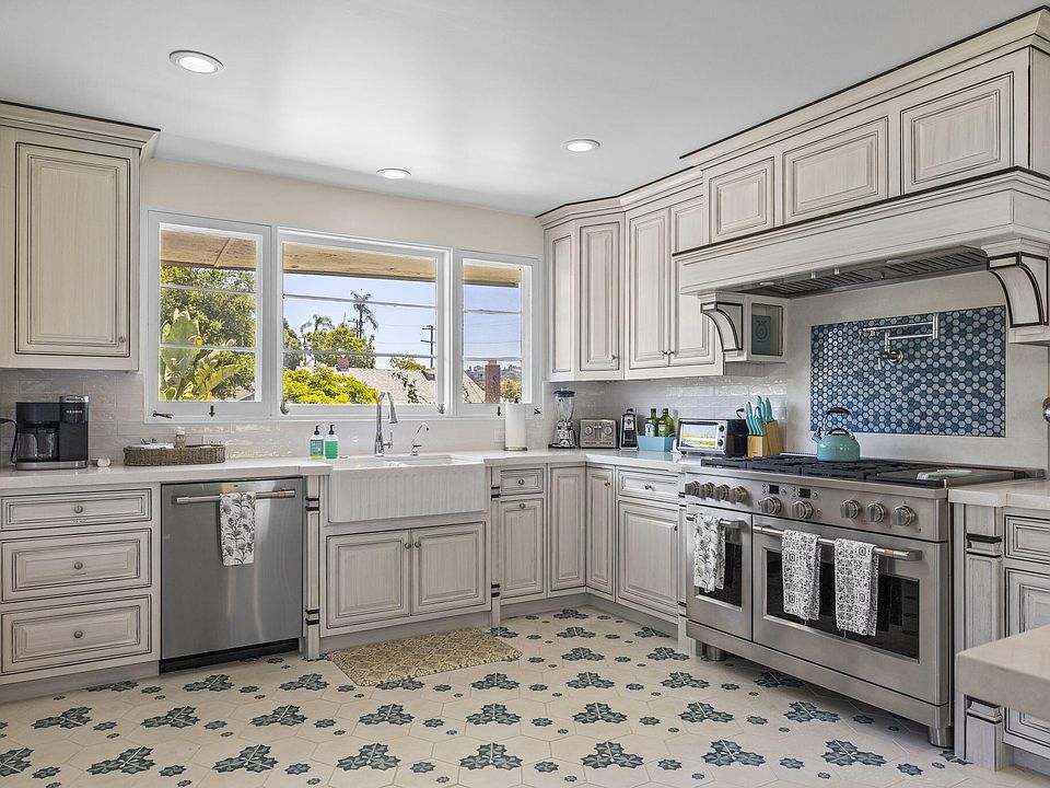 1st image of 227 W Pedregosa St #1