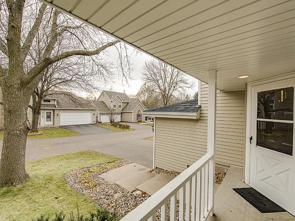 3rd image of 8934 Knollwood Dr
