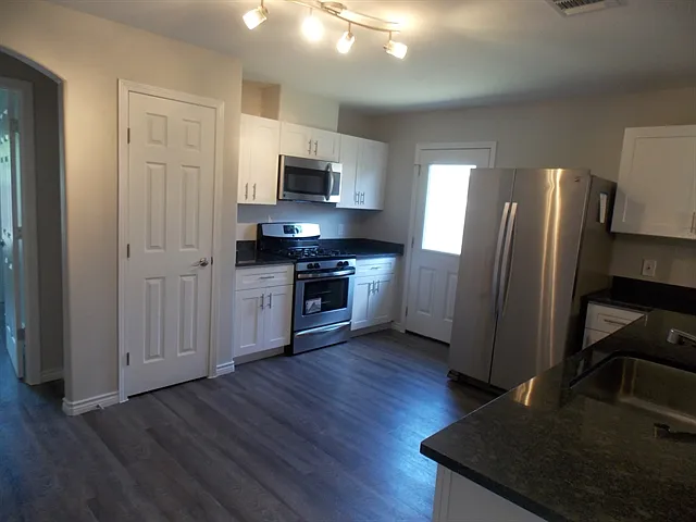 13211 Ambrosa Dr — Photo 2