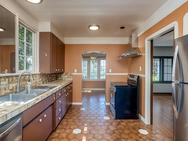 15766 Highland Dr — Photo 5