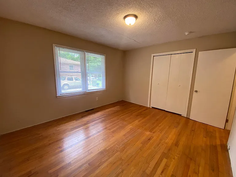 106 Cantrell Dr — Photo 12