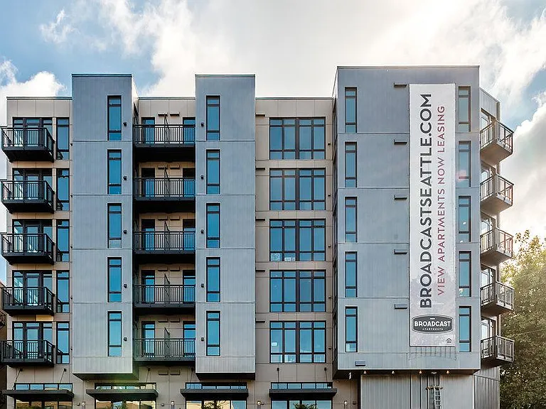 Broadcast Apartments — Photo 40