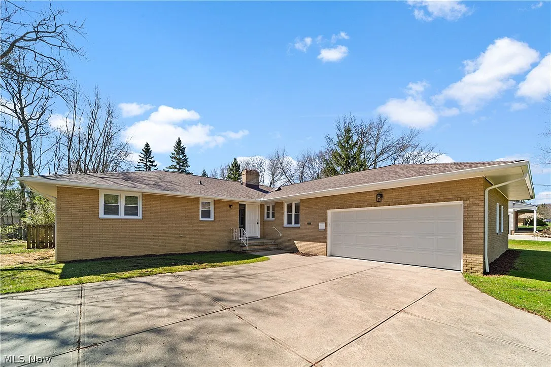 3070 Bramblewood Dr photo 1