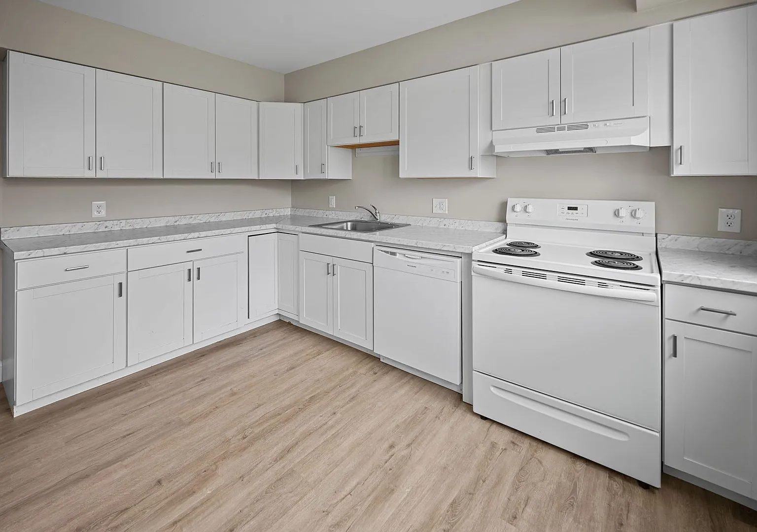 3-Bed/1-Bath Townhouse Topsham, ME — Photo 3