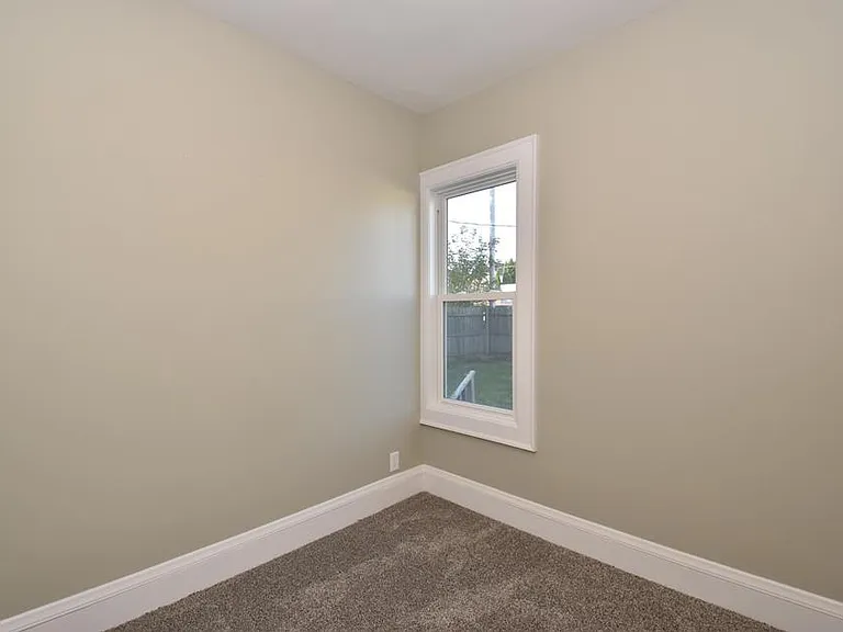 2577 S Graham St — Photo 15