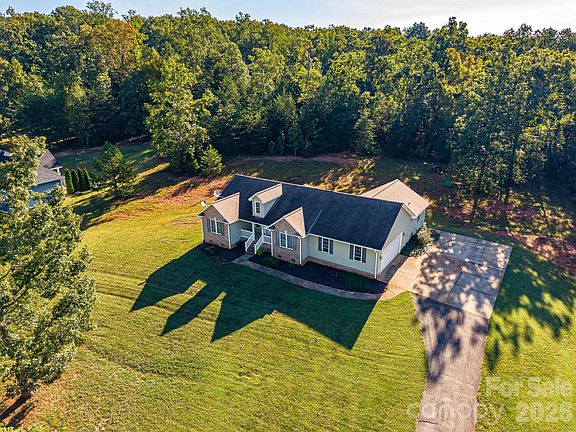 3rd image of 4252 Goodson Rd
