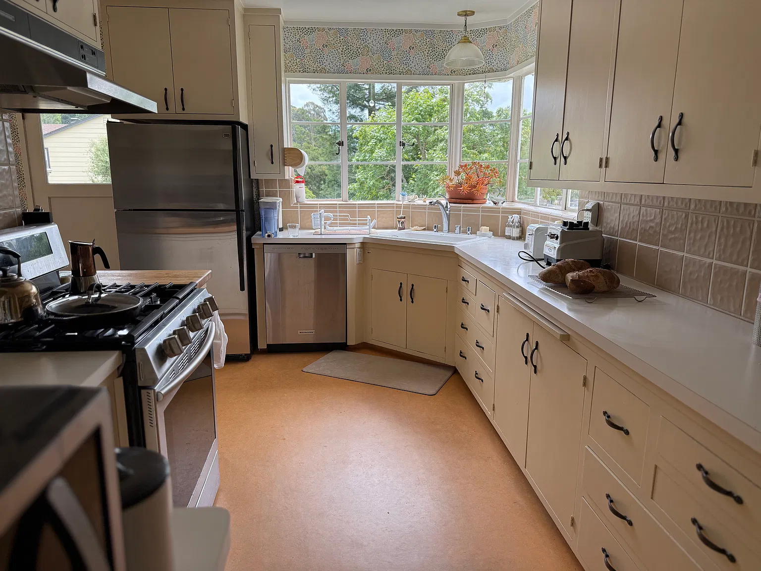 2 bed, 1.5 bath, 1750 sqft, $5,250 — Photo 3
