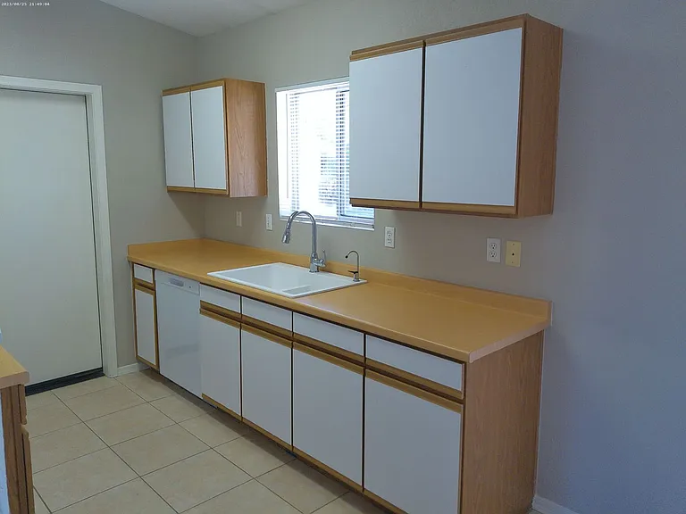 3128 Jamaica Blvd S — Photo 8