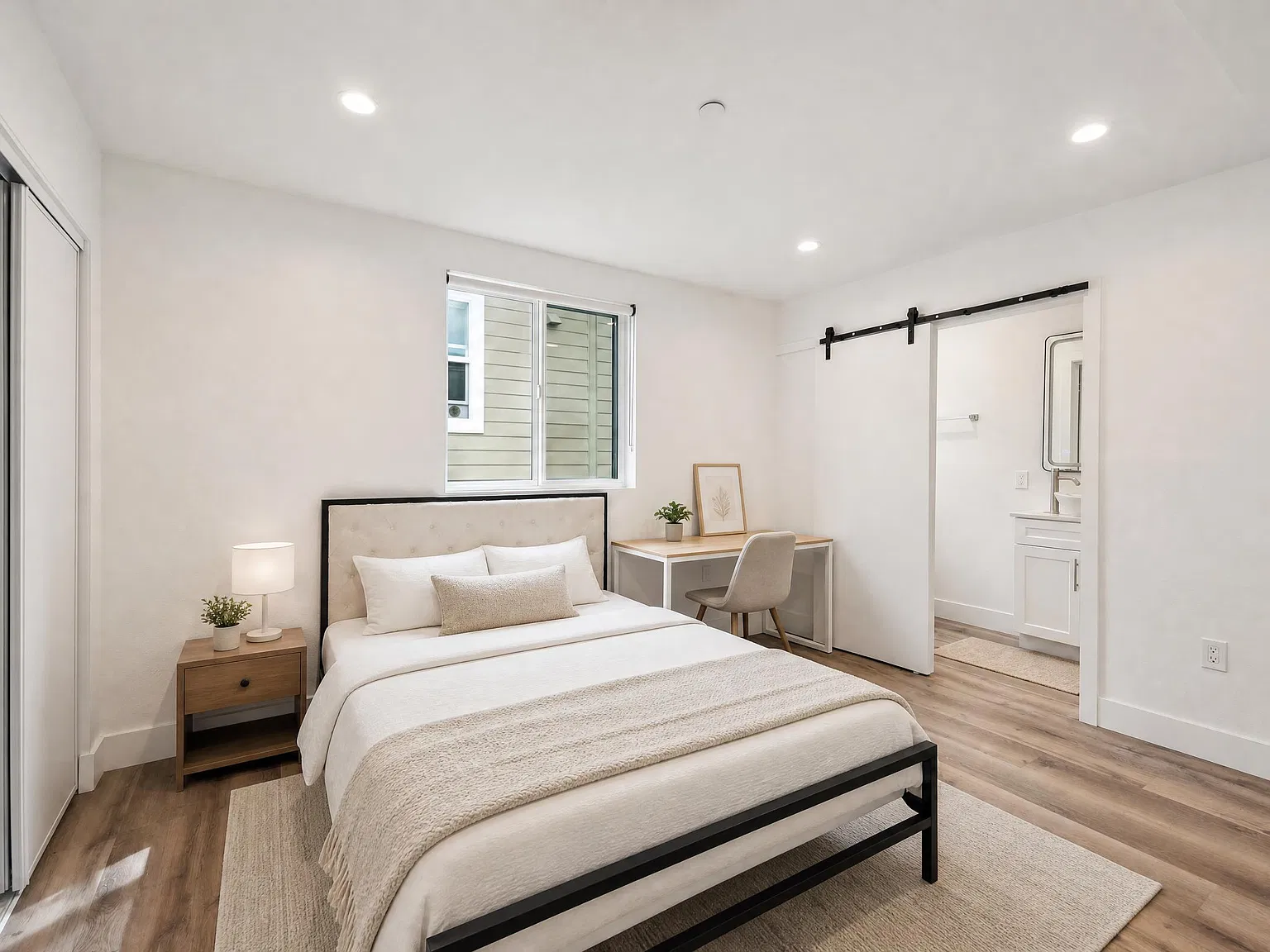 1186 W 37th Pl - USC DPS — Photo 1