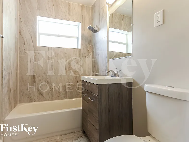 1101 NW 18th St — Photo 16