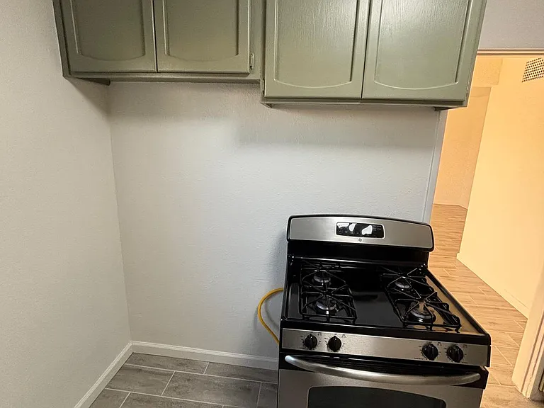 1461 S 6th Ave — Photo 9