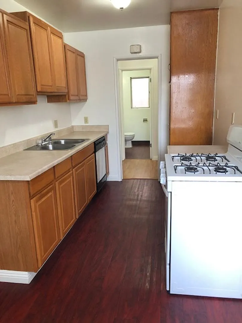 2210A — Photo 1