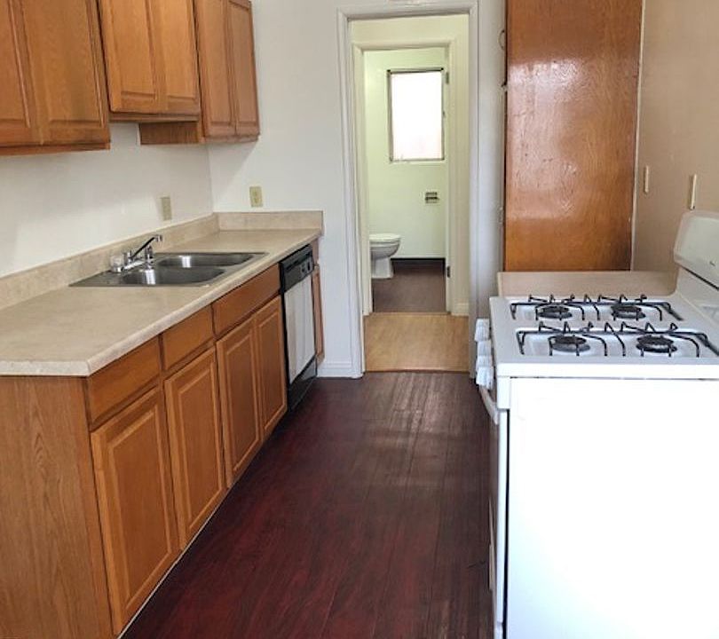 1st image of 2210 Locust Ave #3