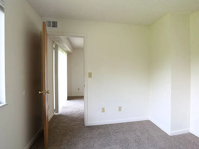 SYCAMORE CREEK APARTMENTS — Photo 13
