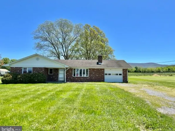 1049 Judy Ln, Stanley, VA 22851