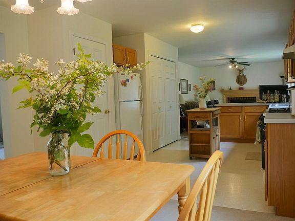 3rd image of 206 Maple Ln