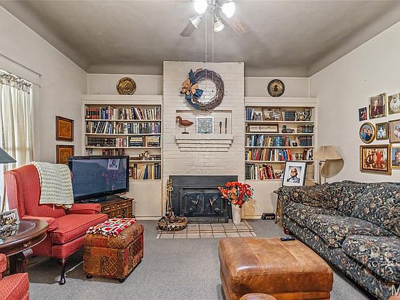 5th image of 909 W Spencer St