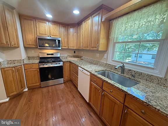 4th image of 4007 Brewster Ln