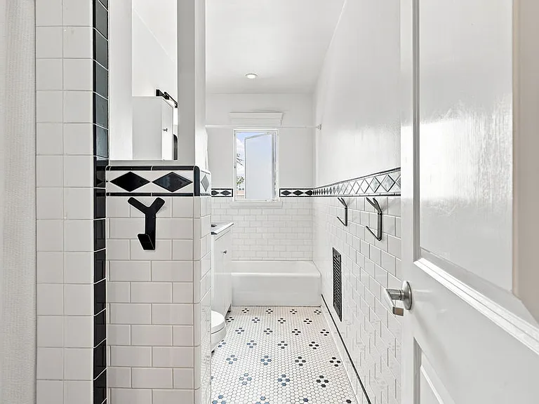 1615 N Laurel Ave #214 — Photo 18