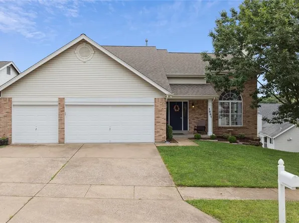 1551 Ivy Chase Ln, Fenton, MO 63026