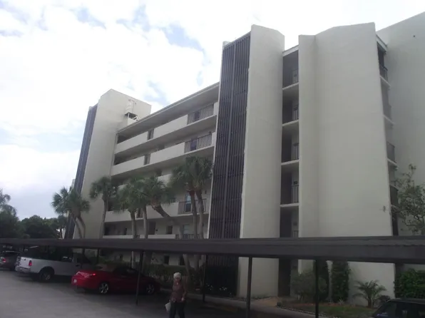 225 Country Club Dr #1611, Largo, FL 33771