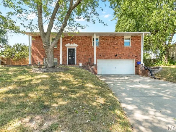 704 W Airwood Dr, East Alton, IL 62024