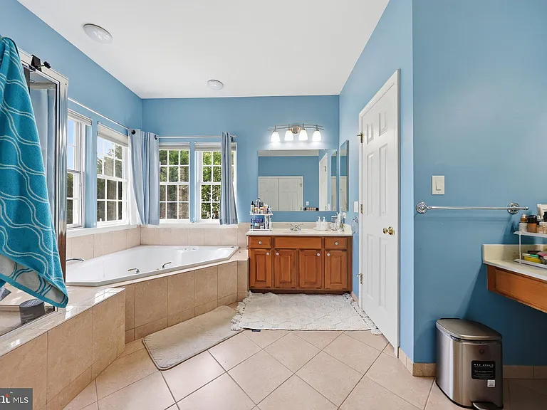 3852 Glasgow Way — Photo 23