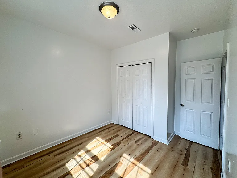 1652 W Virginia Ave NE #1 — Photo 3