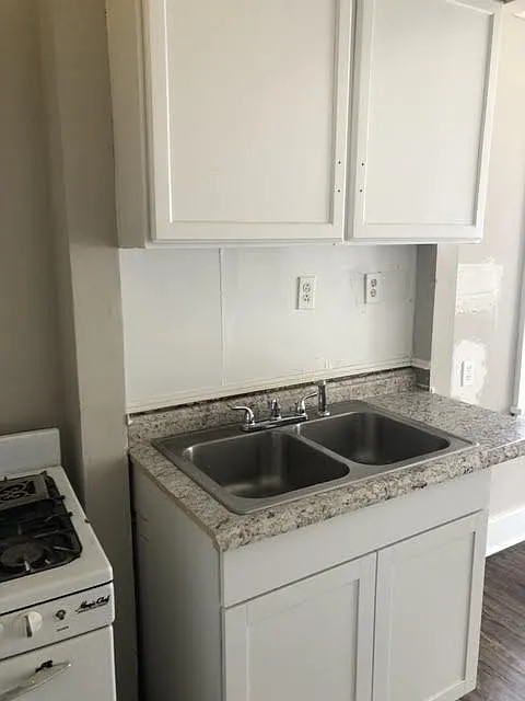 1204 S Hydraulic Ave — Photo 4
