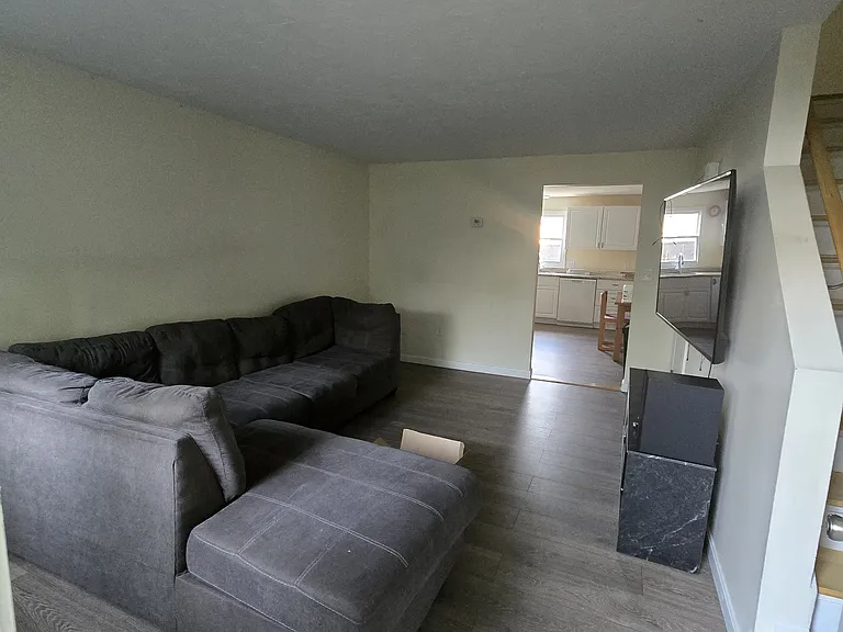 157 3rd St #3 — Photo 2