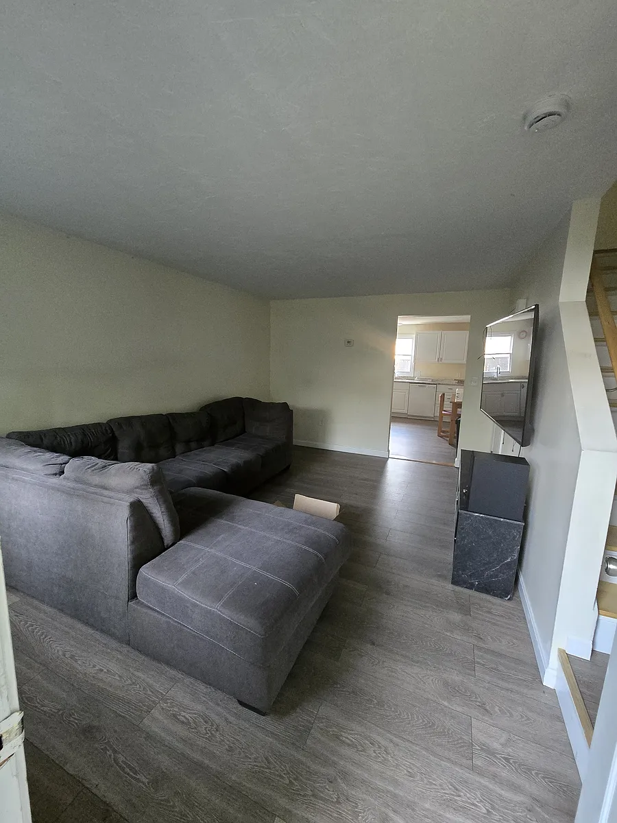 Building Photo - 157 3rd St #3