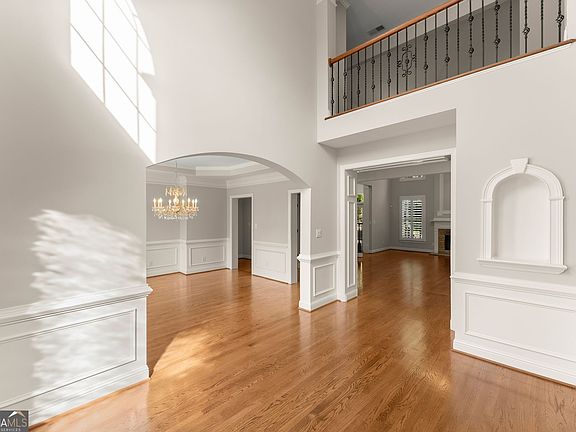 5th image of 136 Riverview Dr