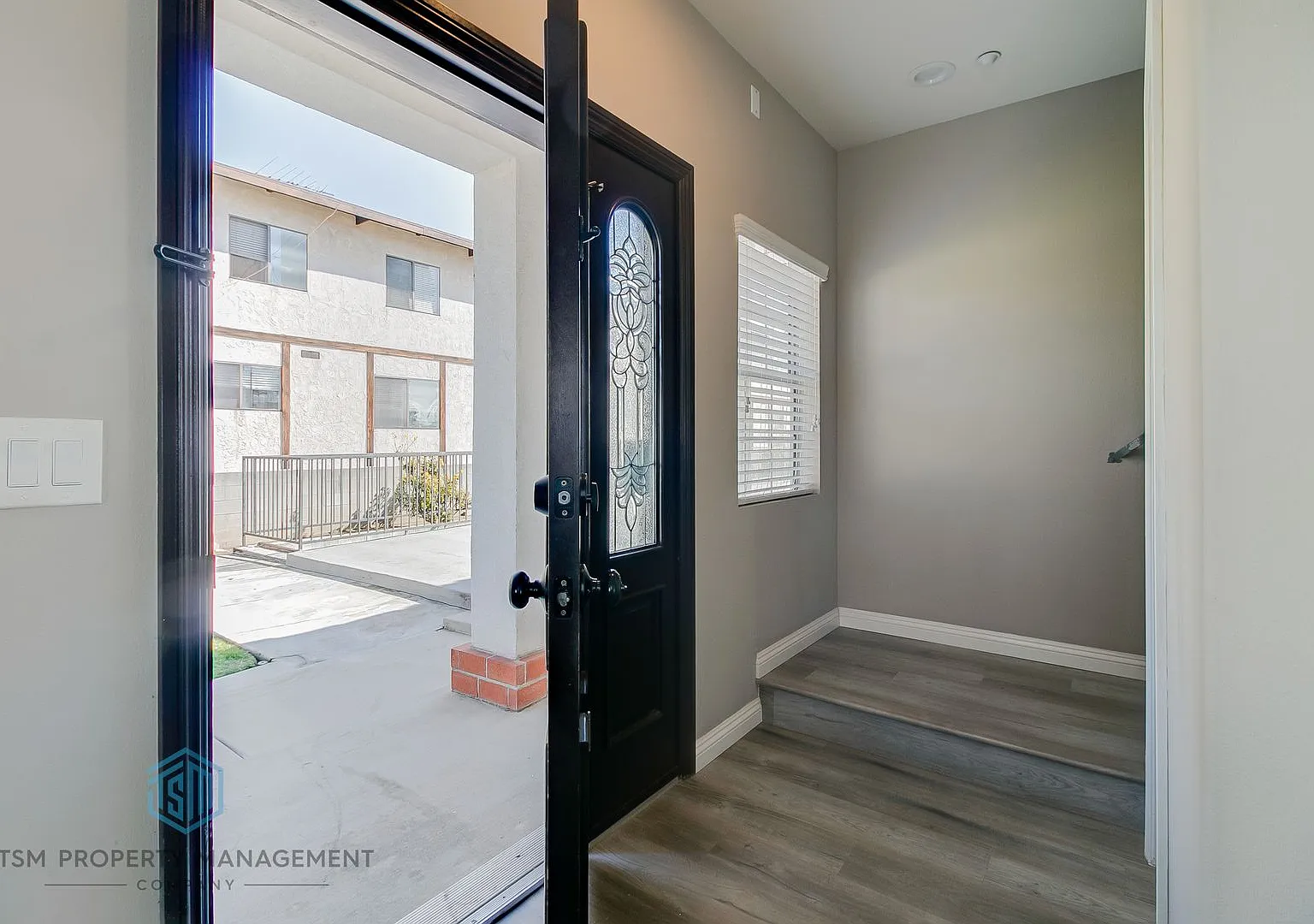 2 Bed 2.5 Bath Townhouse in Prime Location of Alhambra — Photo 3