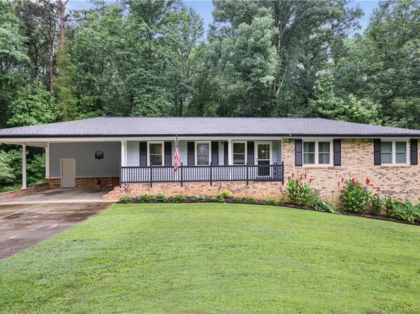 5041 Fitts Dr NE, Roswell, GA 30075