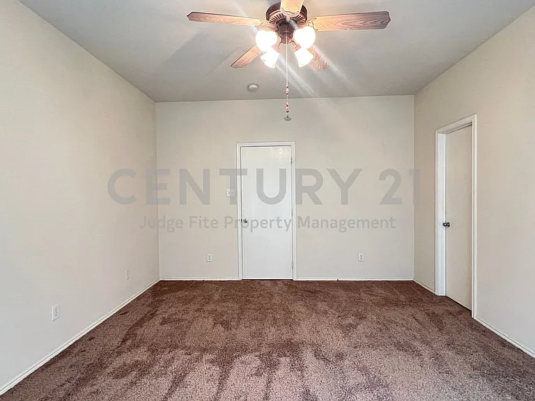 2049 Helmoken Falls Dr — Photo 8