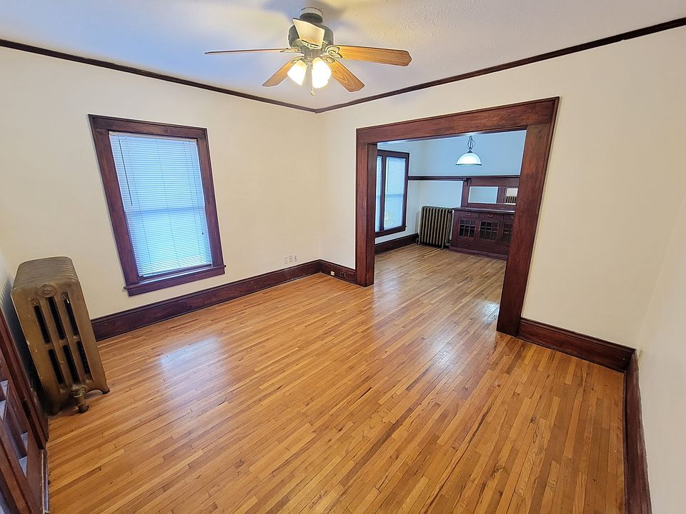 Livingroom view into dining room.