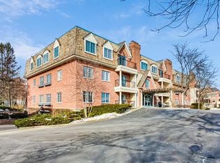 151 E Laurel Ave APT 104, Lake Forest, IL 60045