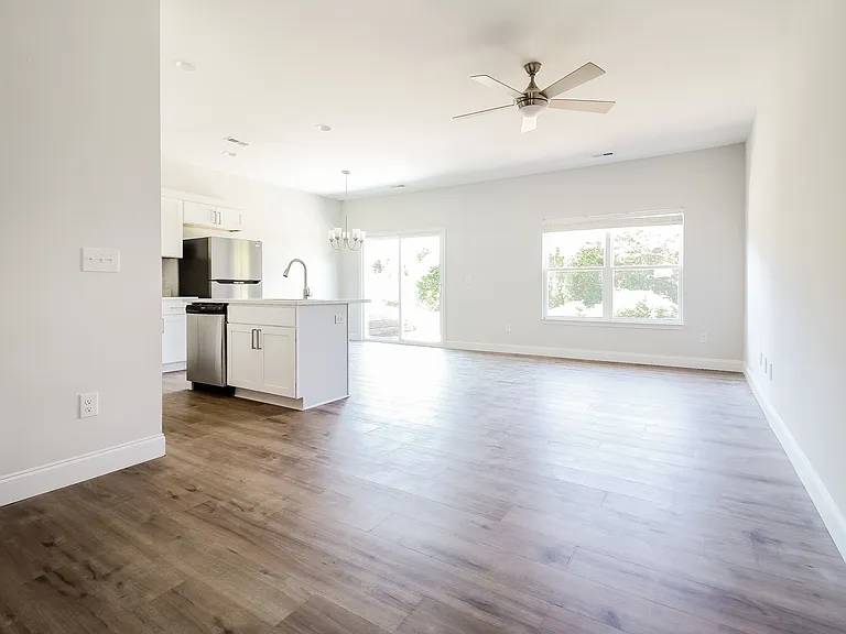 124 Cannon Dr — Photo 3