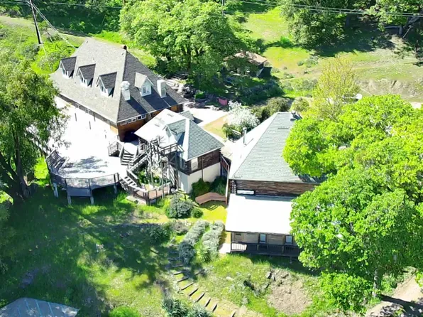 220 Harmony Ln, Garberville, CA 95542