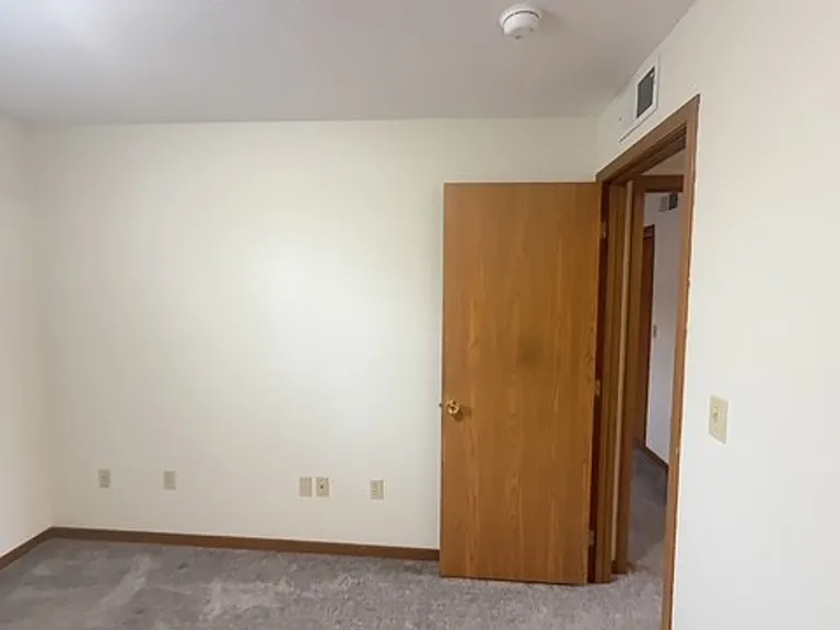 Pineview Apartments — Photo 27
