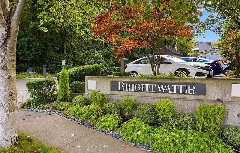 Gated community. Beautifully landscaped gardens.