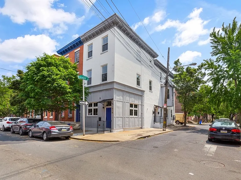 The building dates back to 1928. It was fully renovated and first rented in 2023. Access to the bi-level apartments is through the entrance on Uber Street.