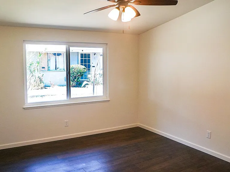 7708 S Pickering Ave #C — Photo 13