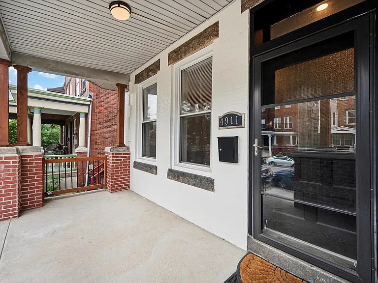 4911 Warrington Ave — Photo 46