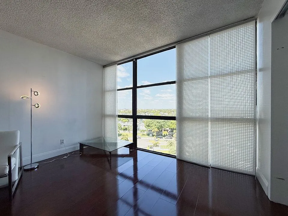 2 bed, 2.0 bath, 1075 sqft, $1,980 — Photo 2