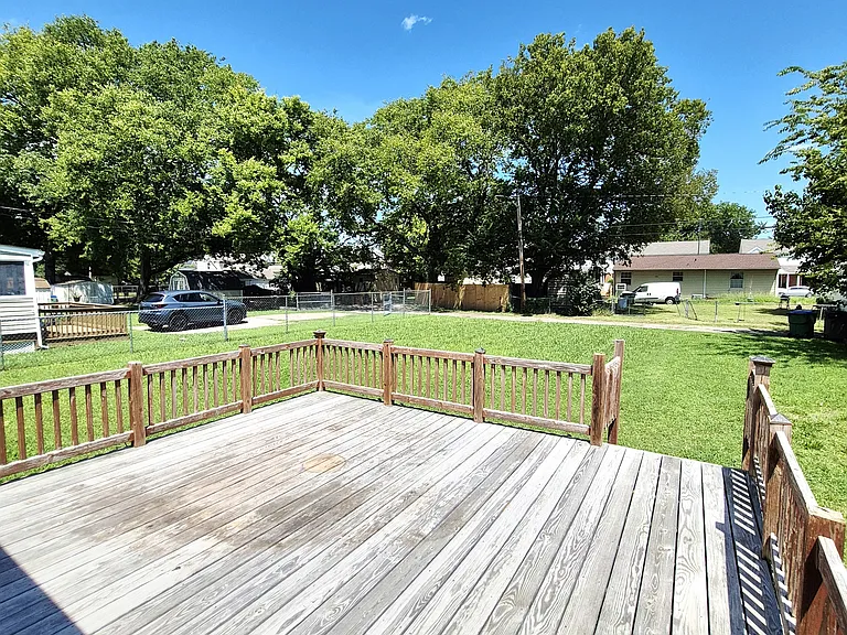 1412 Blair St — Photo 45